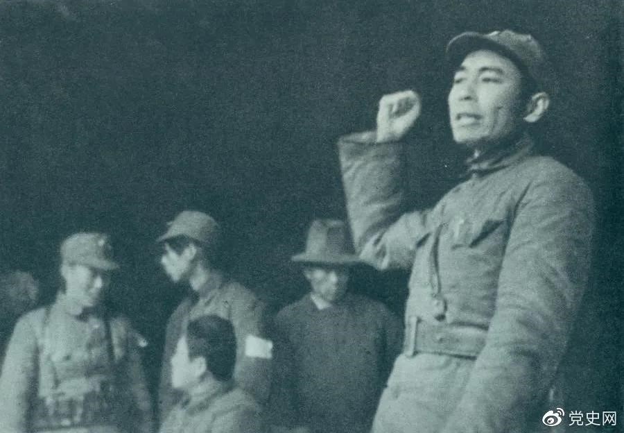 1939年2月23日，周恩來到皖南新四軍軍部，傳達中央關(guān)于新四軍向北向敵后發(fā)展的方針。