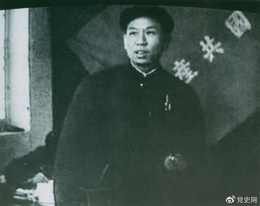 1949年3月，劉少奇在中共七屆二中全會上發(fā)言。