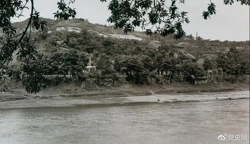 1935年3月16日至17日，紅一方面軍三渡赤水的渡口之一——茅臺渡口。