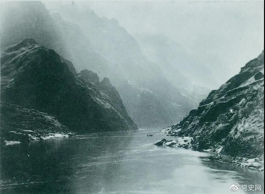 1935年3月中旬，紅軍三渡赤水，再次入川。隨后，又出奇不意地于3月21日四渡赤水，佯攻貴陽(yáng)，然后又向西北方向急進(jìn)。圖為赤水河。