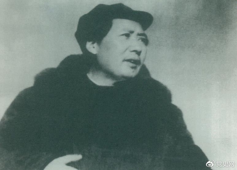 　　1949年3月23日，毛澤東率領(lǐng)中共中央機關(guān)離開西柏坡前往北平。出發(fā)時，他對周恩來說，今天是進京的日子，進京趕考去。我們決不當李自成，我們都希望考個好成績。