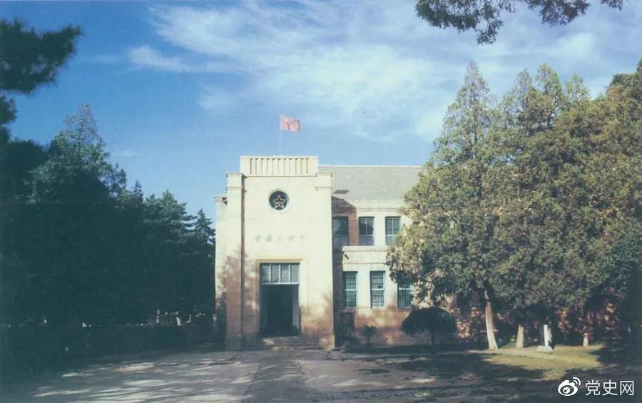 楊家?guī)X革命舊址，位于延安城西北約3公里，是中共中央1938年11月至1947年3月的所在地。
