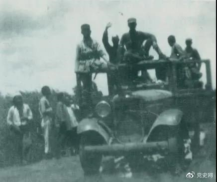 1938年3月31日，129師在邯長公路的響堂鋪伏擊日軍，這是在戰(zhàn)斗中繳獲的汽車。
