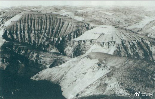 1947年4月14日，西北野戰(zhàn)兵團(tuán)取得了羊馬河戰(zhàn)役的勝利。圖為羊馬河戰(zhàn)役戰(zhàn)場(chǎng)。