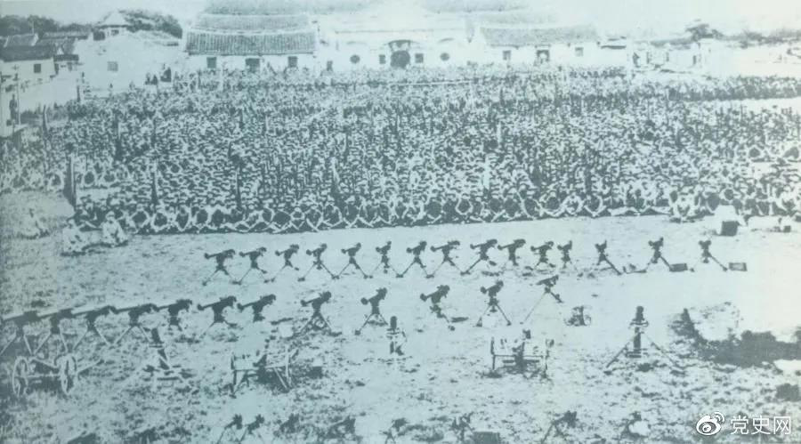 1932年4月20日，由紅一軍團和紅五軍團組成的東路軍攻占漳州，圖為攻占漳州后的部隊情形。