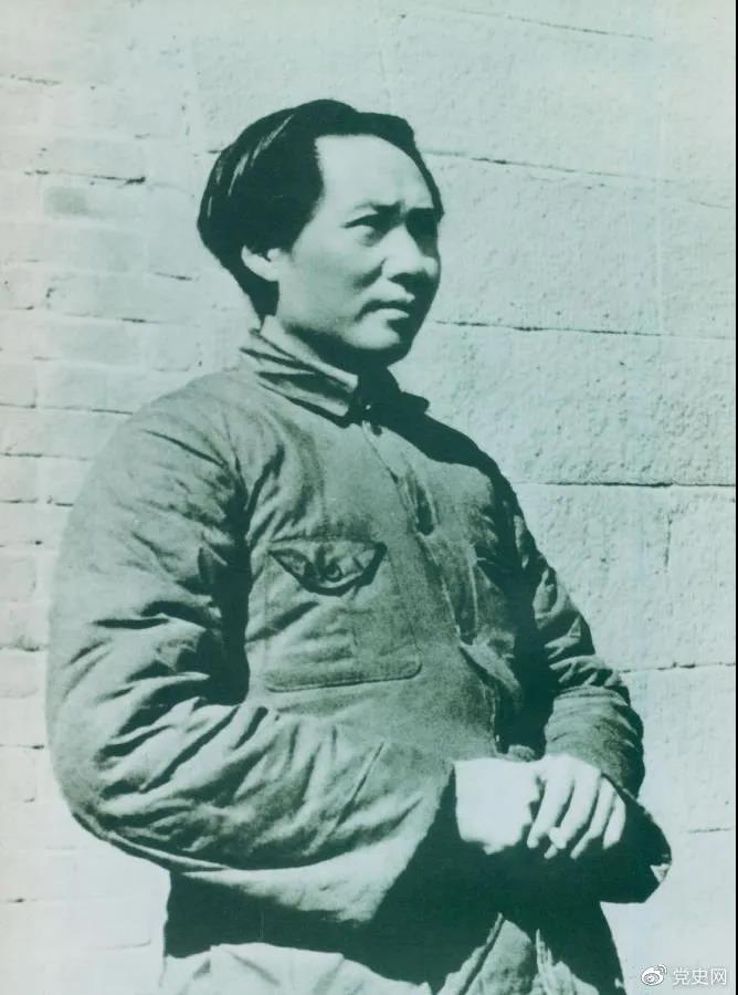 1936年2月至5月，毛澤東、彭德懷率軍進(jìn)行了東征戰(zhàn)役。圖為指揮東征戰(zhàn)役時的毛澤東。