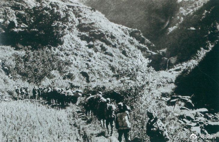 　　1947年6月，劉鄧大軍強(qiáng)渡黃河天險，千里躍進(jìn)大別山，揭開了中國人民解放軍戰(zhàn)略進(jìn)攻的序幕。
