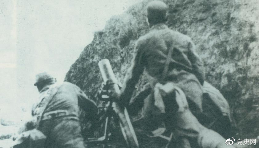 1940年8月，八路軍在總司令朱德、副總司令彭德懷的指揮下，向華北敵占交通線和各據(jù)點(diǎn)發(fā)動(dòng)了大規(guī)模進(jìn)攻戰(zhàn)役，即“百團(tuán)大戰(zhàn)”。