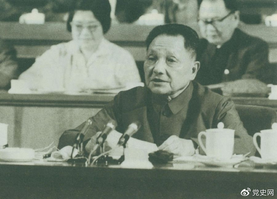 1977年8月18日，鄧小平在中國共產(chǎn)黨第十一次全國代表大會的閉幕會上提出：“一定要恢復(fù)和發(fā)揚(yáng)毛主席為我們黨樹立的實(shí)事求是的優(yōu)良傳統(tǒng)和作風(fēng)?！?/></p><p>1977年8月18日，鄧小平在中國共產(chǎn)黨第十一次全國代表大會的閉幕會上提出：“一定要恢復(fù)和發(fā)揚(yáng)毛主席為我們黨樹立的實(shí)事求是的優(yōu)良傳統(tǒng)和作風(fēng)?！?/p><p><br/></p><p>轉(zhuǎn)載：共產(chǎn)黨員網(wǎng)</p><p><br/></p>
							
							</div><!-- article-con -->






		<div   id=